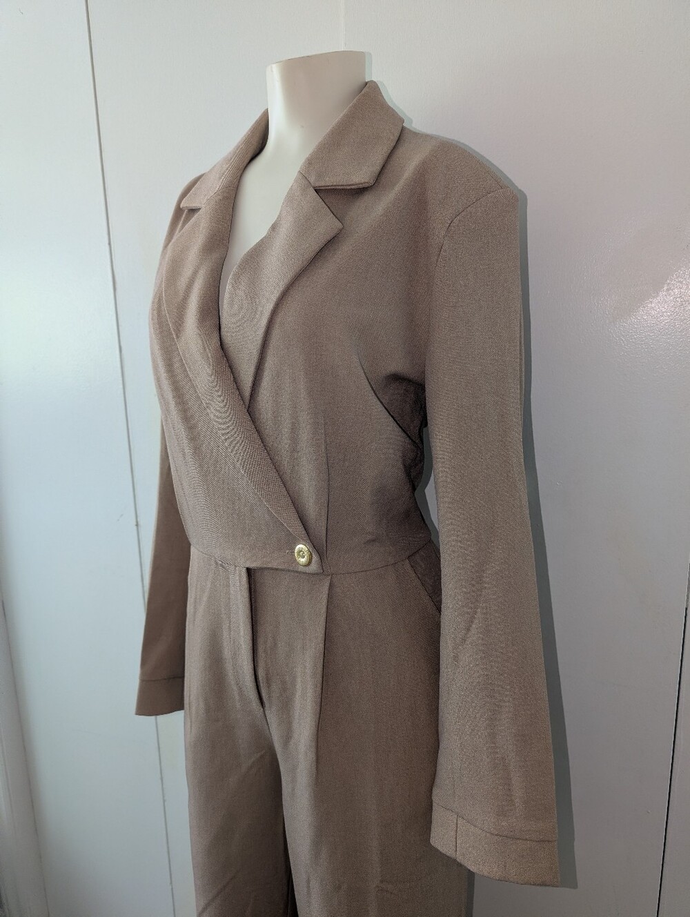 MOOYIUS Elegant Jumpsuit NWT - Picture 4 of 7